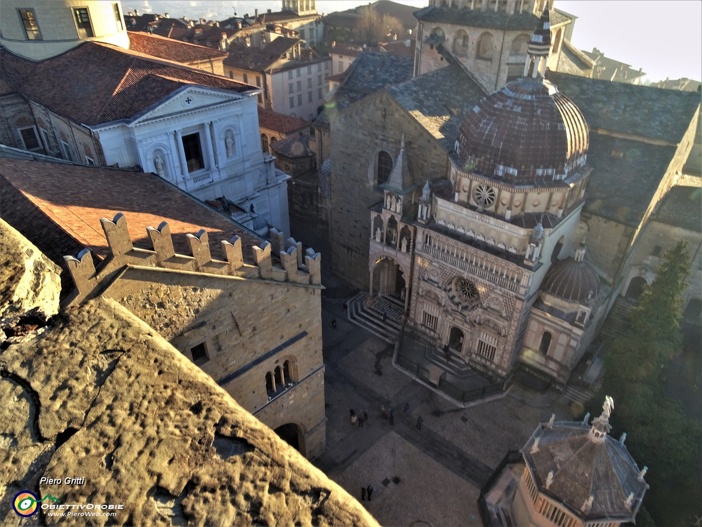 43 Dalla Torre Civica vista su Cappella Colleoni, Duomo, Santa Maria Maggiore, Battistero.JPG -                                